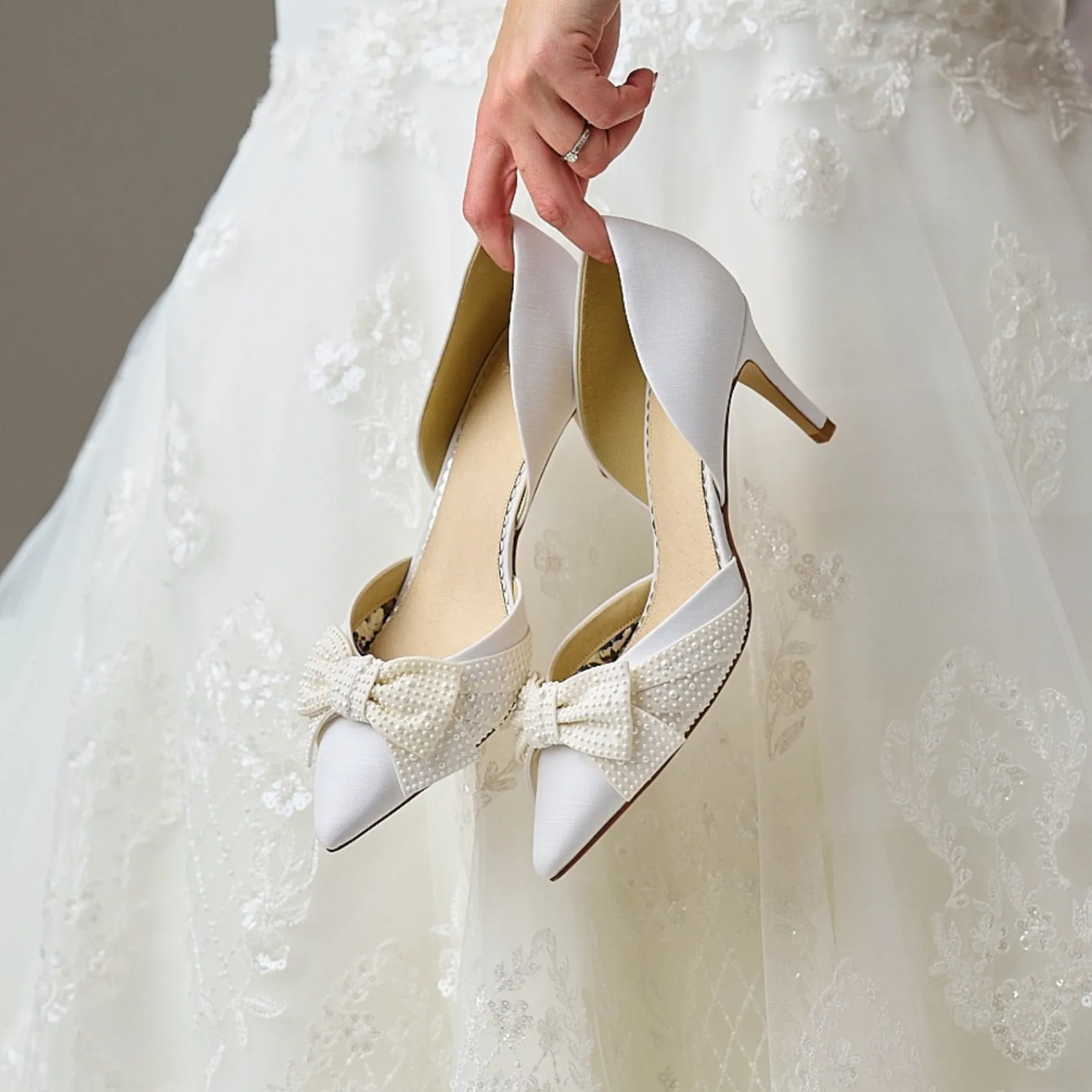 Perfect Bridal Adele Elfenbein Satin Zweiteilige Spitzenschuhe mit Perlenschleife* Hochzeitsschuhe | Schuhe Mit Mittlerem Absatz