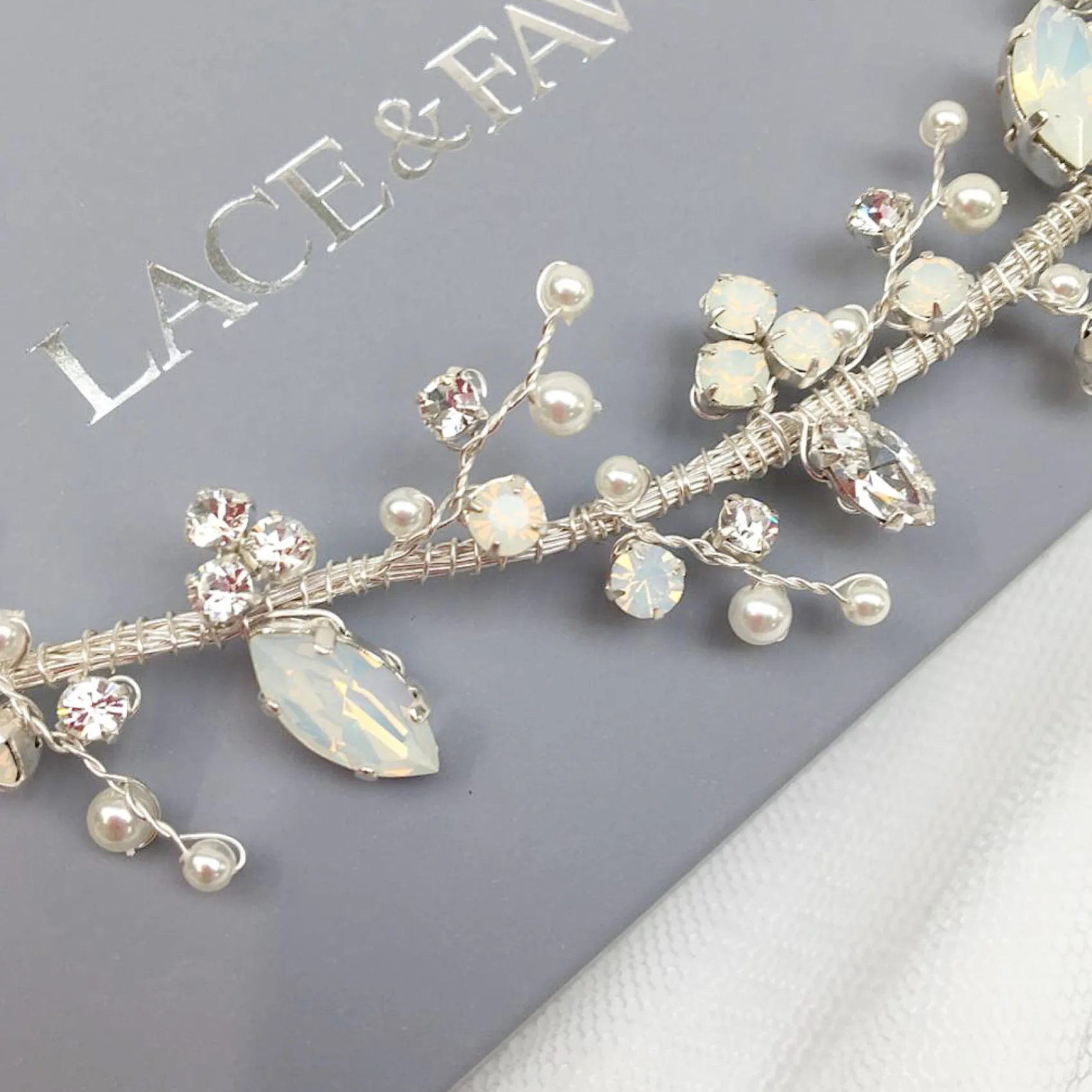 Beads & Beyond Adeline Opal Kristall und Perle Hochzeit Haarsträhne* Haarschmuck Aus Kristall | Blaue Haar-accessoires