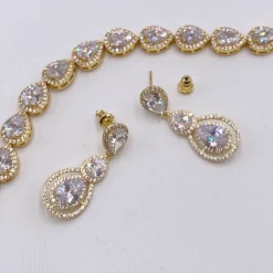 Lace & Favour Alessandra Gold Vintage inspirierte Kristall-Kronleuchter-Ohrringe* Goldener Abschlussball-schmuck | Abschlussball-ohrringe