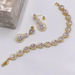 Lace & Favour Alessandra Gold Vintage inspirierte Kristall-Kronleuchter-Ohrringe* Goldener Abschlussball-schmuck | Abschlussball-ohrringe