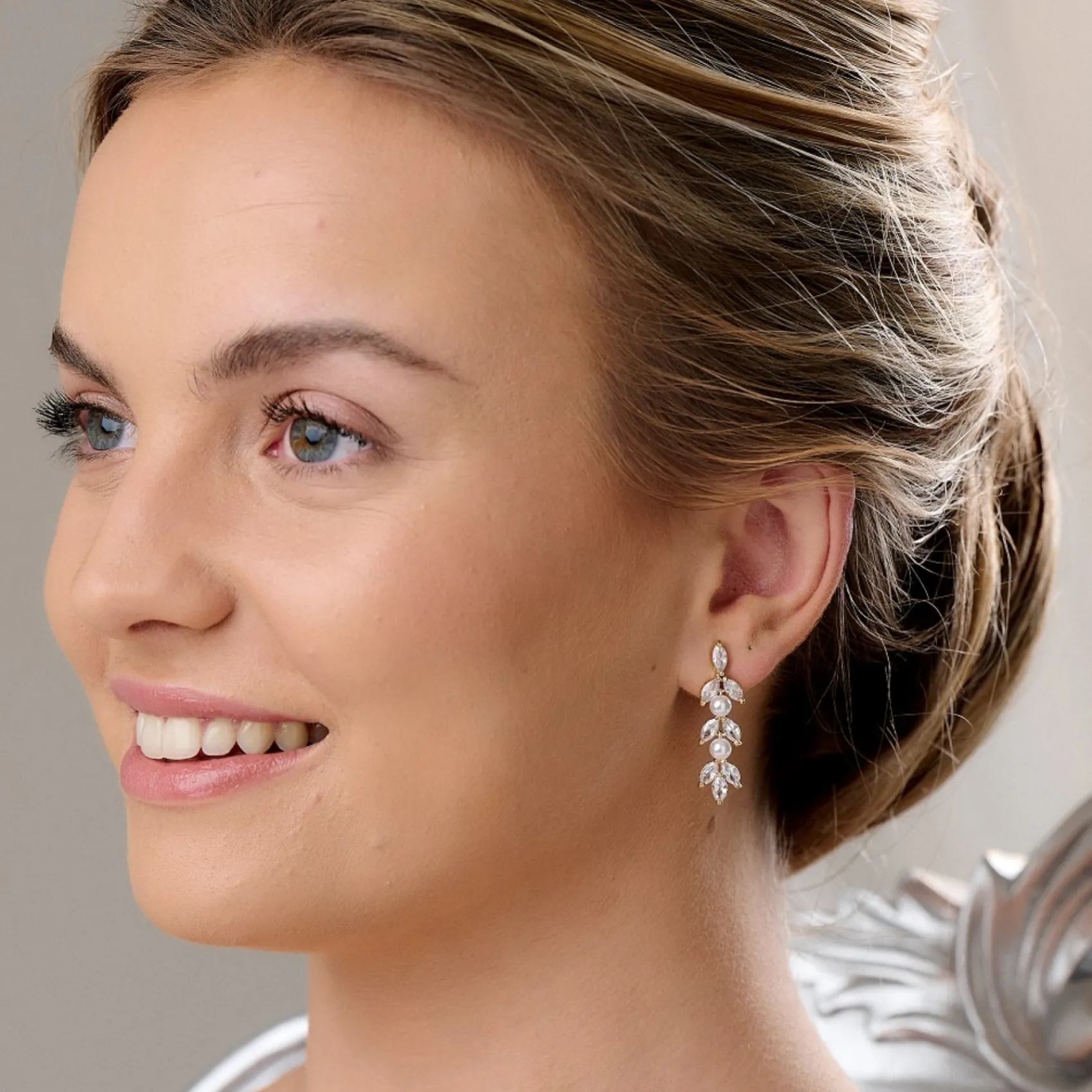 Lace & Favour Amalia Gold Cubic Zirkonia und Perle Tropfen Ohrringe* Geschenke Für Die Braut | Perlen-hochzeitsschmuck