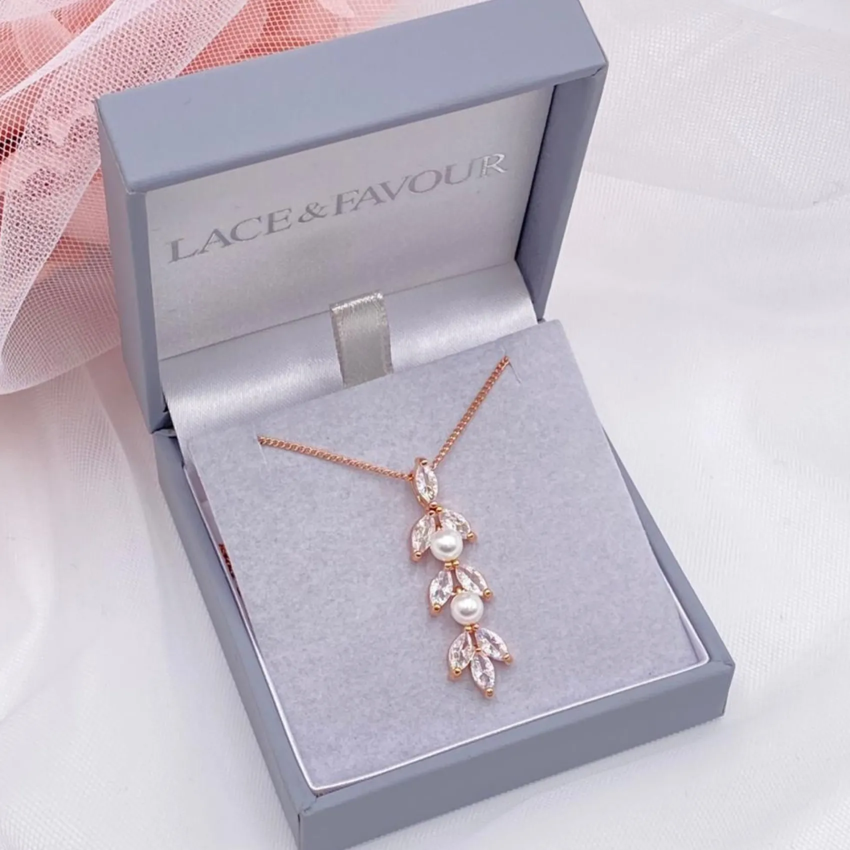 Lace & Favour Amalia Rose Gold Cubic Zirkonia und Perle Anhänger Halskette* Geschenke Für Brautjungfern | Geschenke Für Die Braut