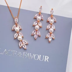 Lace & Favour Amalia Rose Gold kubischer Zirkon und Perle Brautschmuck Set* Geschenke Für Die Braut | Perlen-hochzeitsschmuck