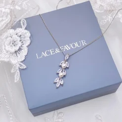 Lace & Favour Amalia Silber Cubic Zirkonia und Perle Anhänger Halskette* Geschenke Für Die Braut | Perlen-hochzeitsschmuck
