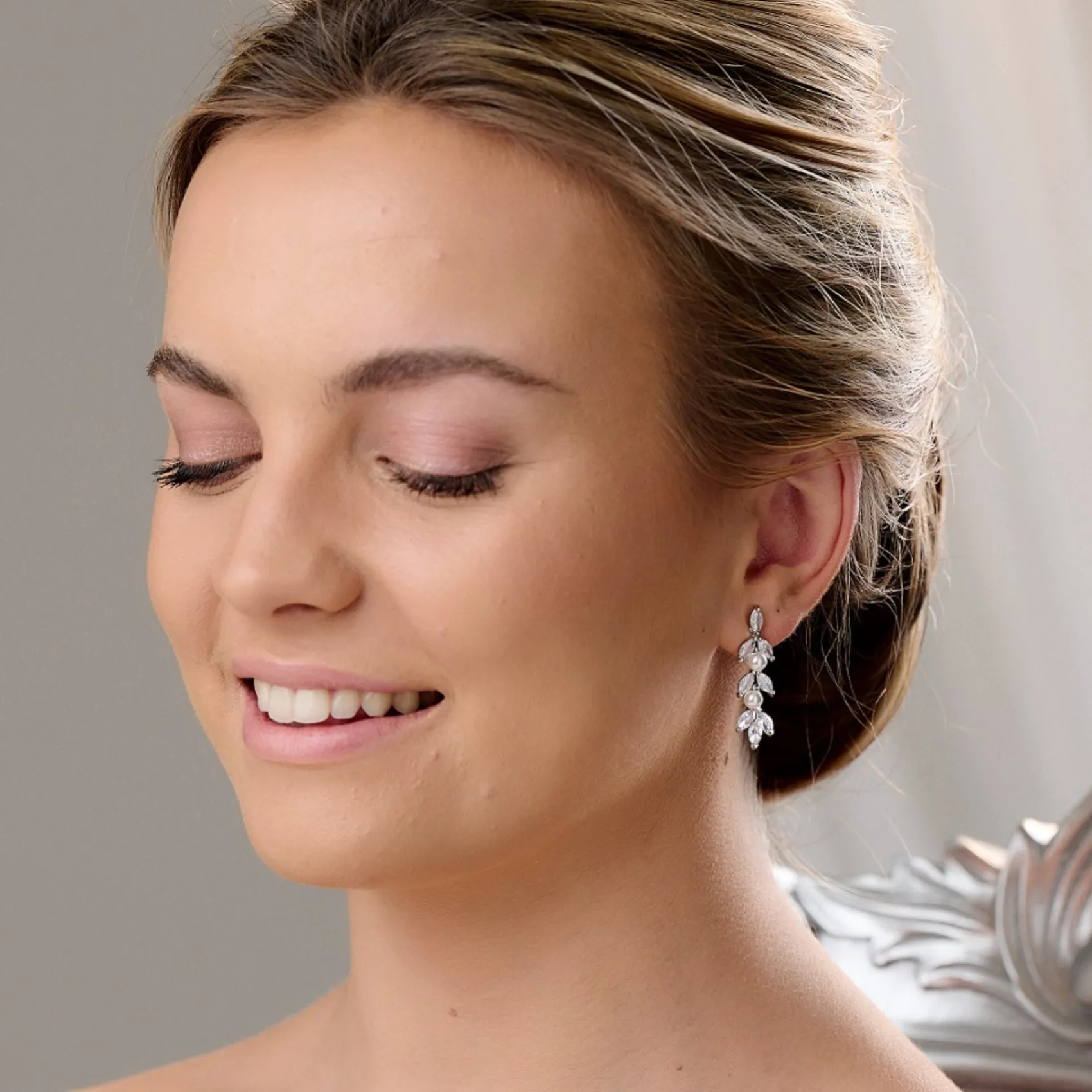 Lace & Favour Amalia Silber Cubic Zirkonia und Perle Tropfen Ohrringe* Geschenke Für Die Braut | Perlen-hochzeitsschmuck
