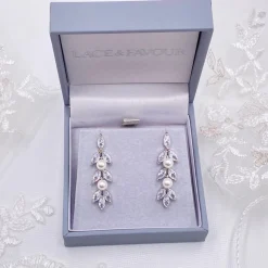 Lace & Favour Amalia Silber Cubic Zirkonia und Perle Tropfen Ohrringe* Geschenke Für Die Braut | Perlen-hochzeitsschmuck