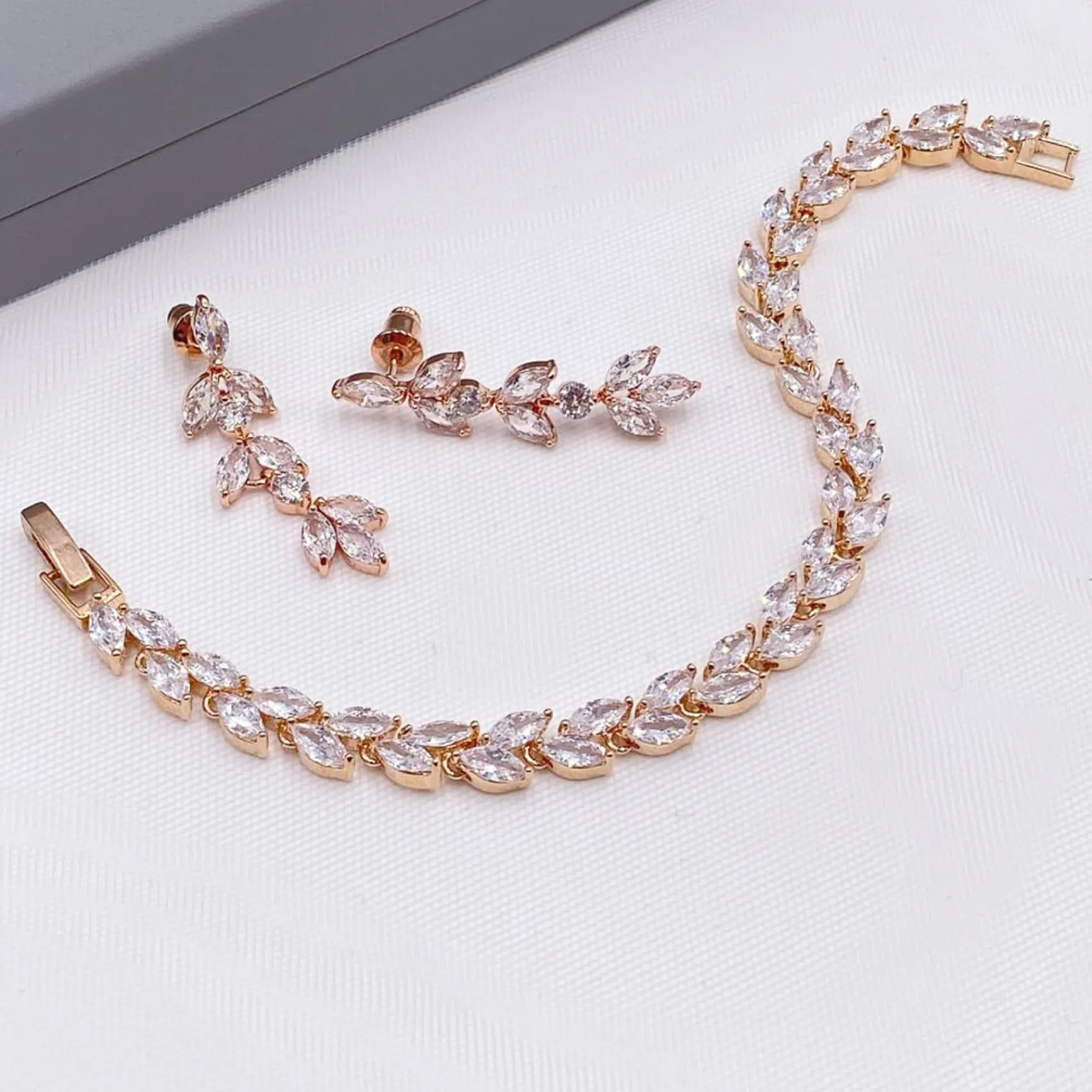 Lace & Favour Amara Rose Gold Crystal Vine of Leaves Armbänder* Geschenke Für Brautjungfern | Geschenke Für Die Braut