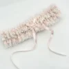 Boudoir Couture Amor Blassrosa Spitze Hochzeit Strumpfband mit Perle Detail* Geschenke Für Die Braut | Strumpfbänder Für Bräute