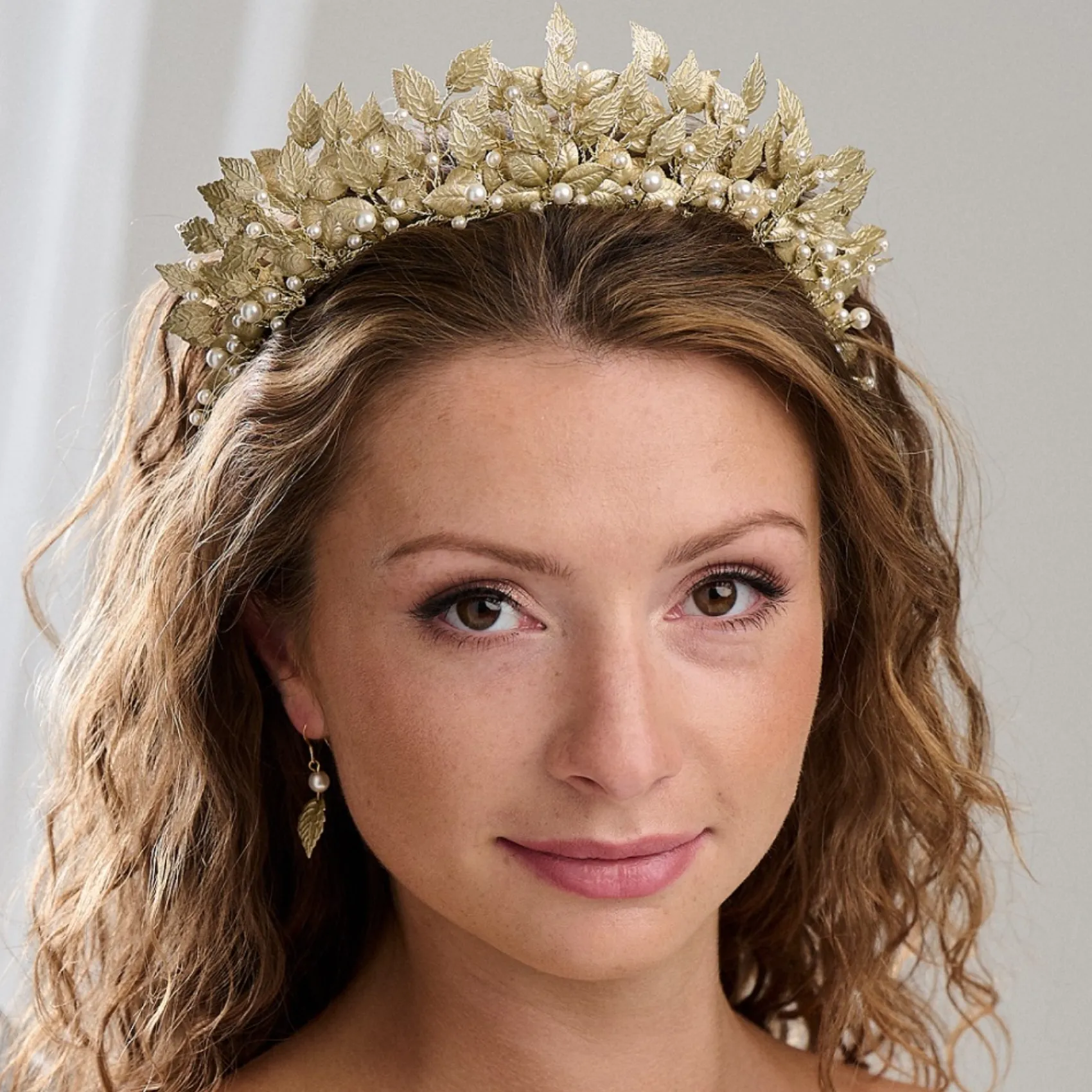 Arianna Catherine Statement Perle und Blätter Tiara AR788* Perlen-haarschmuck | Gold-haar-accessoires