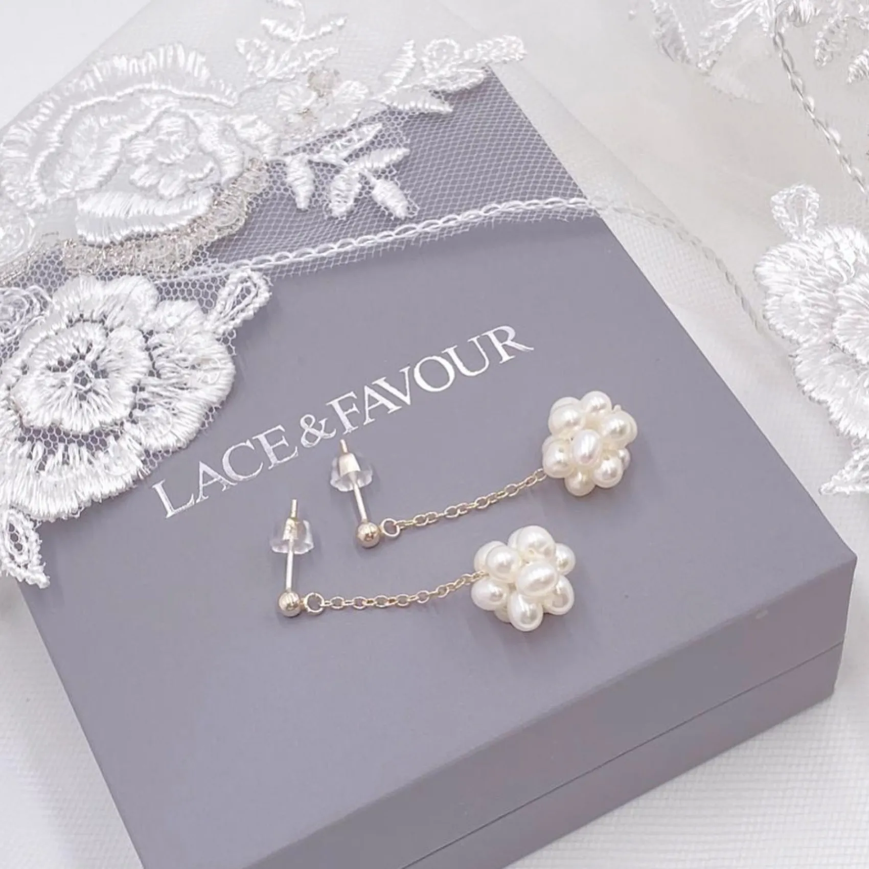 Lace & Favour Arieta Süßwasserperlen-Cluster-Kette Tropfenohrringe* Geschenke Für Die Mutter Des Bräutigams | Geschenke Für Die Mutter Der Braut
