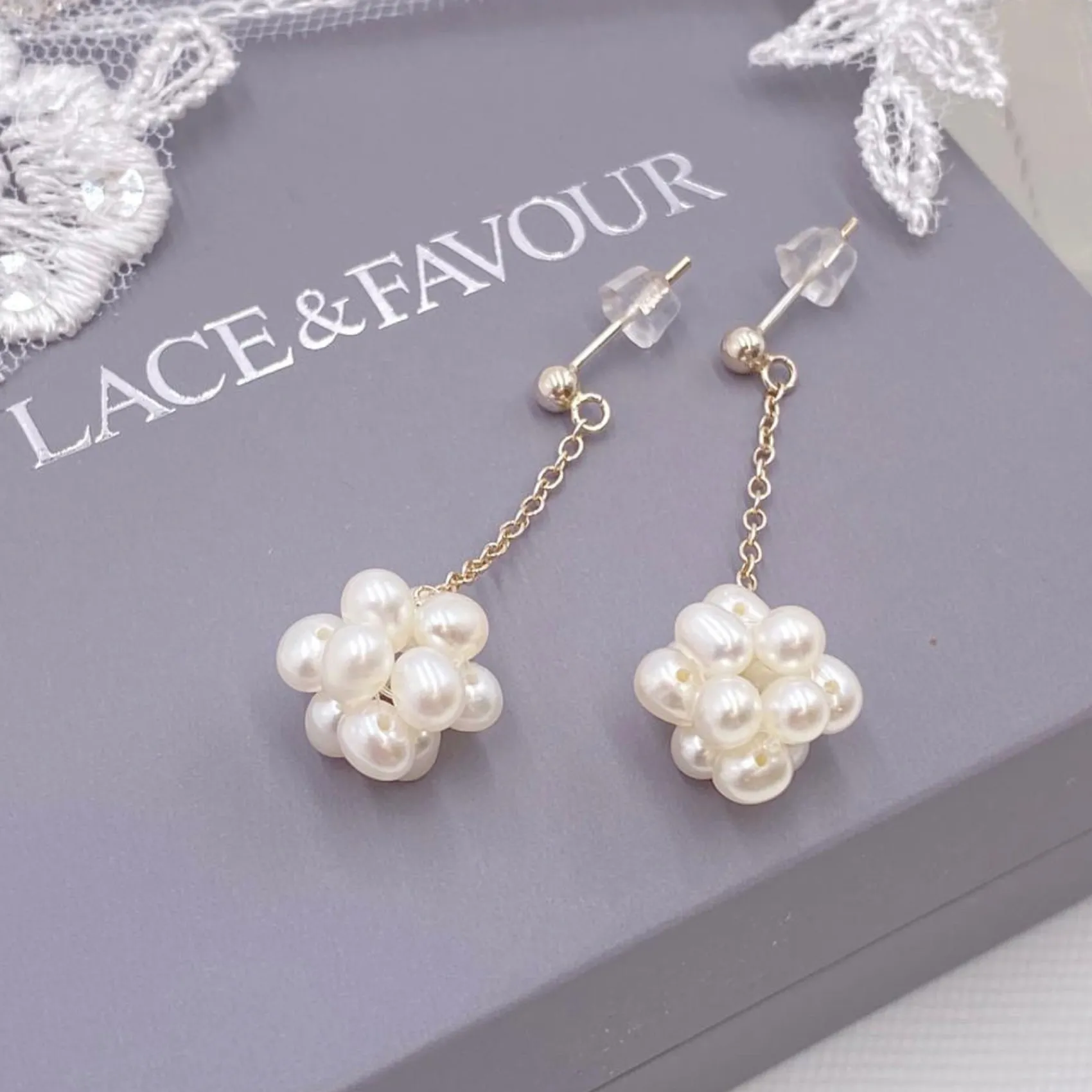 Lace & Favour Arieta Süßwasserperlen-Cluster-Kette Tropfenohrringe* Geschenke Für Die Mutter Des Bräutigams | Geschenke Für Die Mutter Der Braut