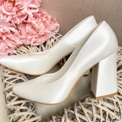 Avalia Shoes Avalia Astra Elfenbein Satin spitze Blockabsatz Schuhe* Hochzeitsschuhe | Geschlossene Zehen Hochzeitsschuhe