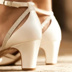 Avalia Shoes Avalia Luna Elfenbein Satin und Silber Glitter Knöchelriemen Schuhe* Hochzeitsschuhe | Schuhe Mit Niedrigem Absatz