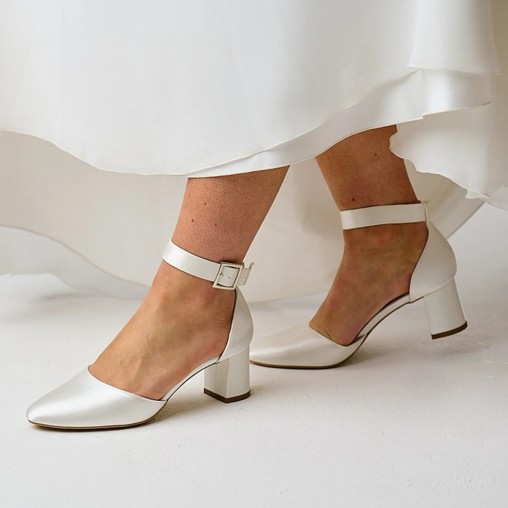 Avalia Shoes Avalia Vera Elfenbein Satin Breite Knöchelriemen Blockabsatz Schuhe* Hochzeitsschuhe | Schuhe Mit Mittlerem Absatz