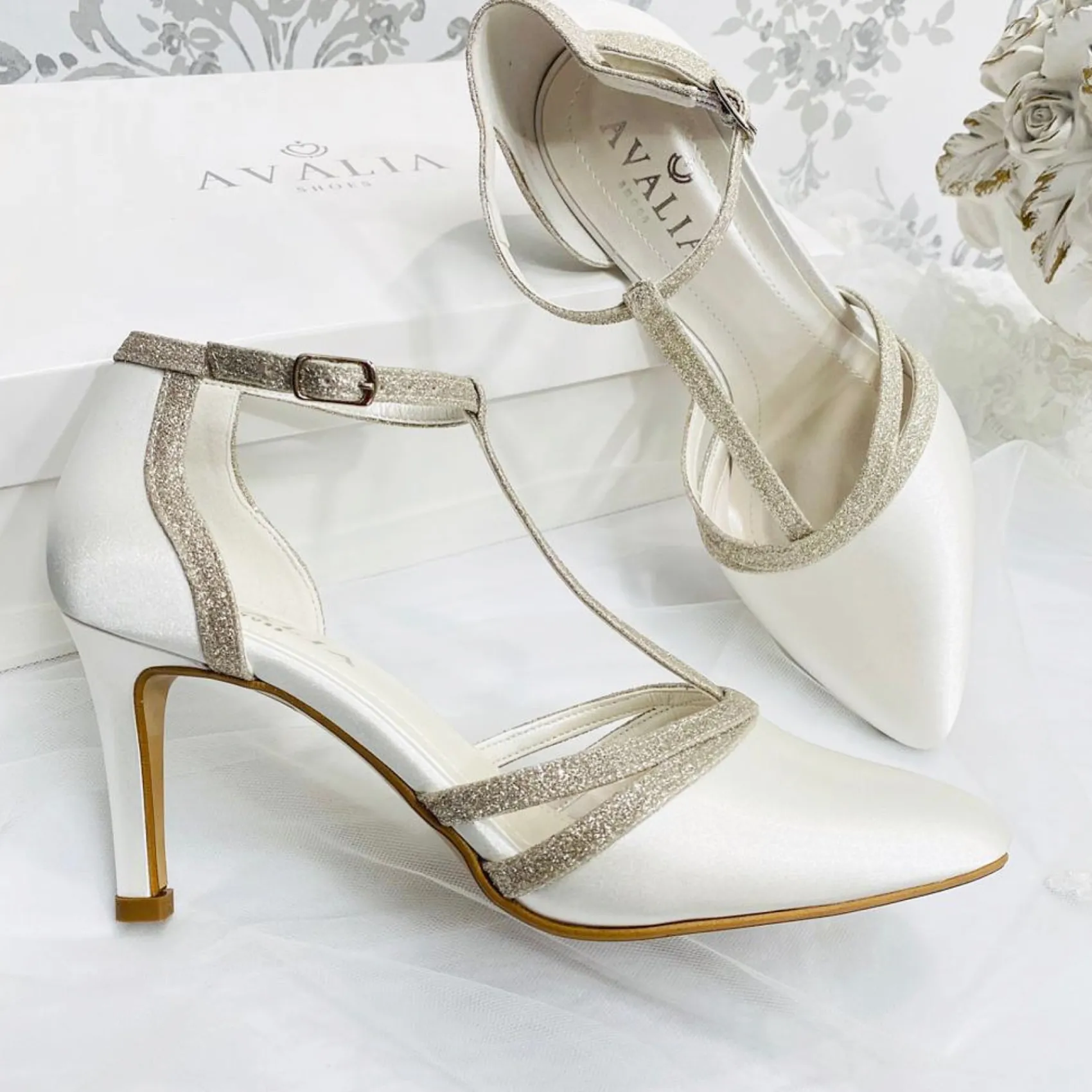 Avalia Shoes Avalia Wilma Elfenbein Satin und Silber Glitter T-Bar Schuhe* Hochzeitsschuhe | Hochhackige Schuhe