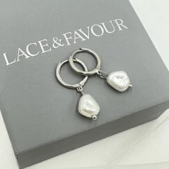 Lace & Favour Bali Silber Süßwasser Perle Huggie Hoop Ohrringe* Geschenke Für Brautjungfern | Geschenke Für Die Braut