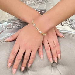 Lace & Favour Berkley Delicate Cubic Zirkonia Hochzeitsarmband (Gold)* Goldener Abschlussball-schmuck | Prom Armbänder