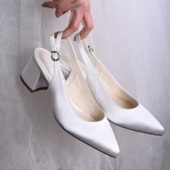 Paradox London Bessy Färbbare Elfenbein Satin Breite Passform Slingback Niedrige Blockabsätze* Schuhe Für Die Mutter Der Braut | Hochzeitsschuhe