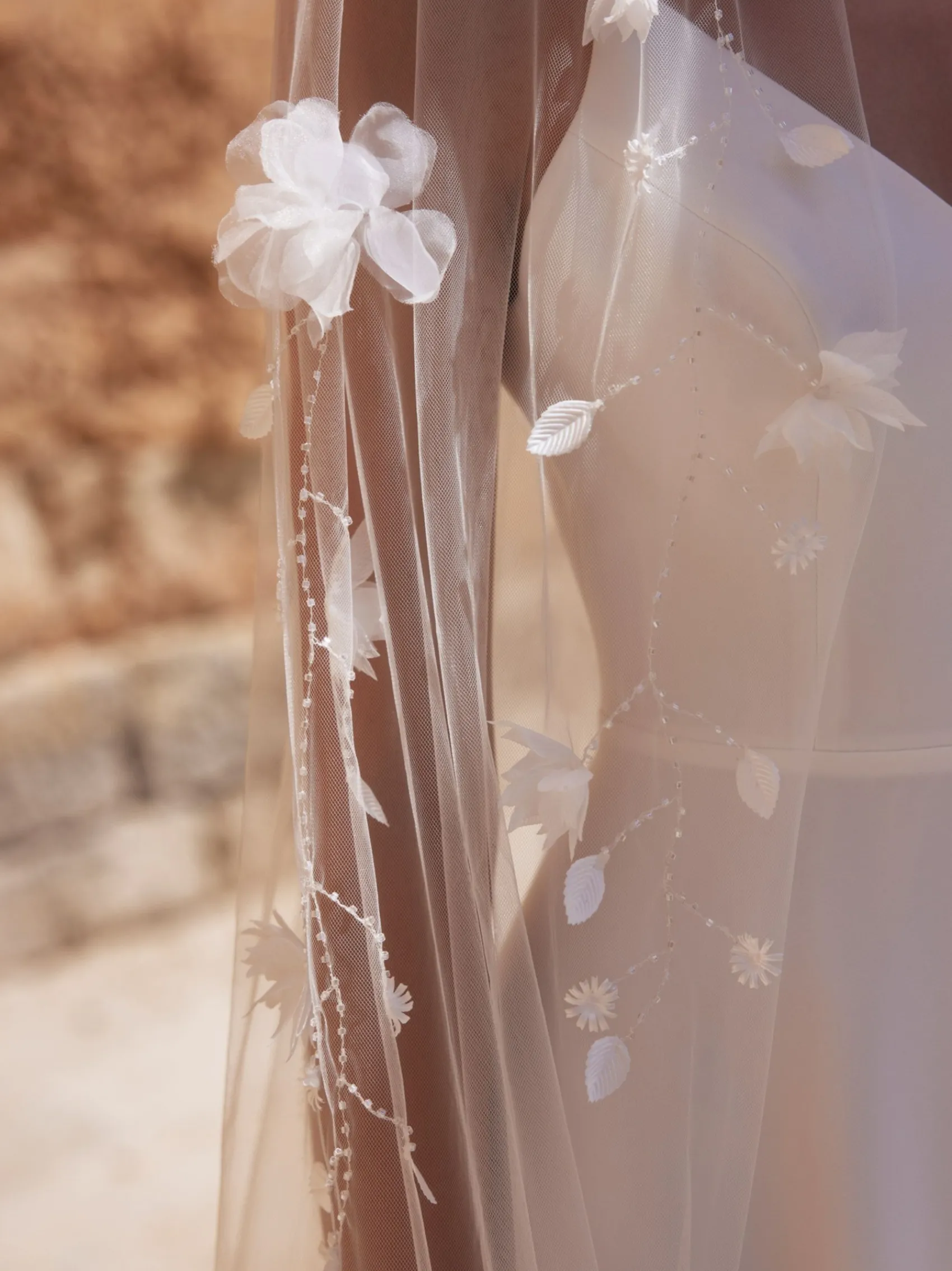 Bianco Evento Bianco Elfenbein einreihig Floral bestickt Kathedrale Schleier S520* Einstufige Schleier | Kapelle Länge & Kathedrale Schleier