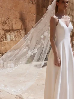 Bianco Evento Bianco Elfenbein einreihig Floral bestickt Kathedrale Schleier S520* Einstufige Schleier | Kapelle Länge & Kathedrale Schleier