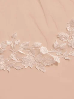 Bianco Evento Bianco Elfenbein Einstöckiger Kathedralenschleier mit floraler Spitzenschleppe* Einstufige Schleier | Kapelle Länge & Kathedrale Schleier