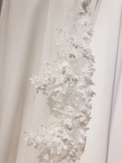 Bianco Evento Bianco Elfenbein einstöckige florale Spitze Rand Kathedrale Schleier S514* Einstufige Schleier | Kapelle Länge & Kathedrale Schleier