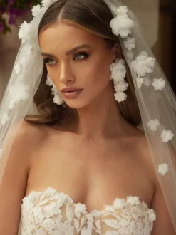 Bianco Evento Bianco Elfenbein einstufige Schnittkante kurzer Schleier mit 3D Blumen S493* Einstufige Schleier | Fingerspitzen-schleier