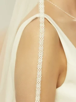 Bianco Evento Bianco Elfenbein einstufiger Fingerspitzenschleier mit schmalem Spitzenrand S400* Einstufige Schleier | Fingerspitzen-schleier