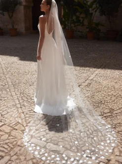 Bianco Evento Bianco Elfenbein einstufige Schnittkante Kapelle Schleier mit 3D Blumen S501* Einstufige Schleier | Kapelle Länge & Kathedrale Schleier