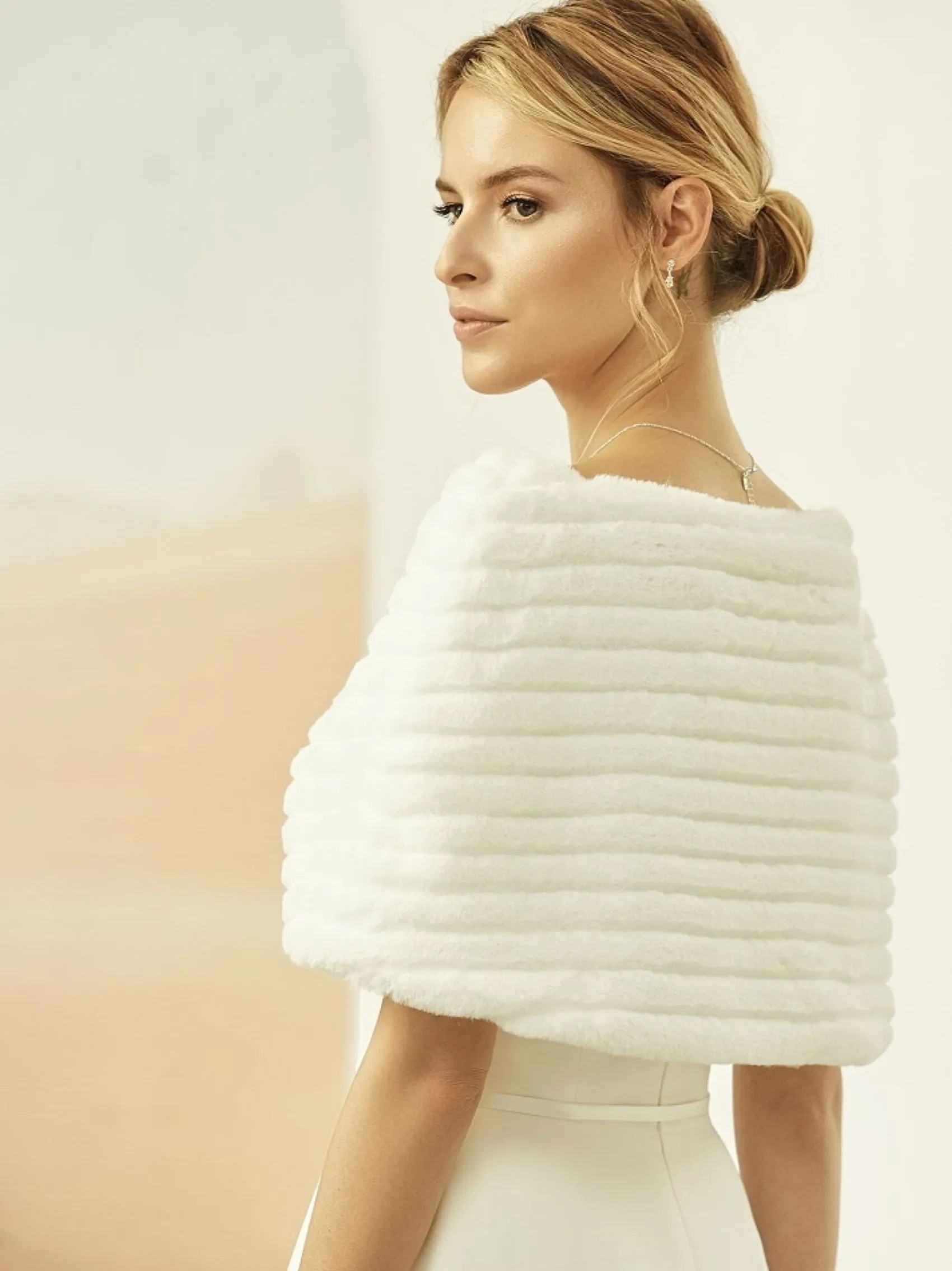 Bianco Evento Bianco Elfenbein Kunstfell Hochzeit Cape E329* Jacken, Umhänge Und Schals Aus Kunstfell | Hochzeitsumhänge & Tücher