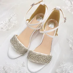 Perfect Bridal Blair Elfenbein Satin Kristall verschönert Kreuz Riemen Blockabsatz Sandalen* Hochzeitsschuhe | Schuhe Mit Mittlerem Absatz