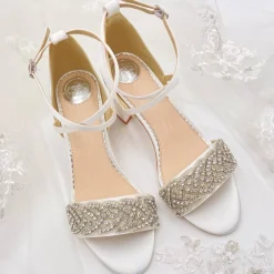 Perfect Bridal Blair Elfenbein Satin Kristall verschönert Kreuz Riemen Blockabsatz Sandalen* Hochzeitsschuhe | Schuhe Mit Mittlerem Absatz