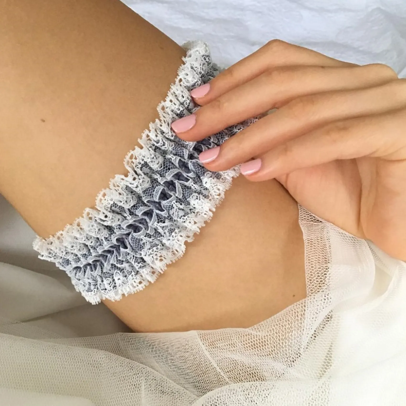 Boudoir Couture Bliss Denim Blau und Elfenbein Spitze Reversible Hochzeit Strumpfband* Etwas Blaue Geschenke | Geschenke Für Die Braut