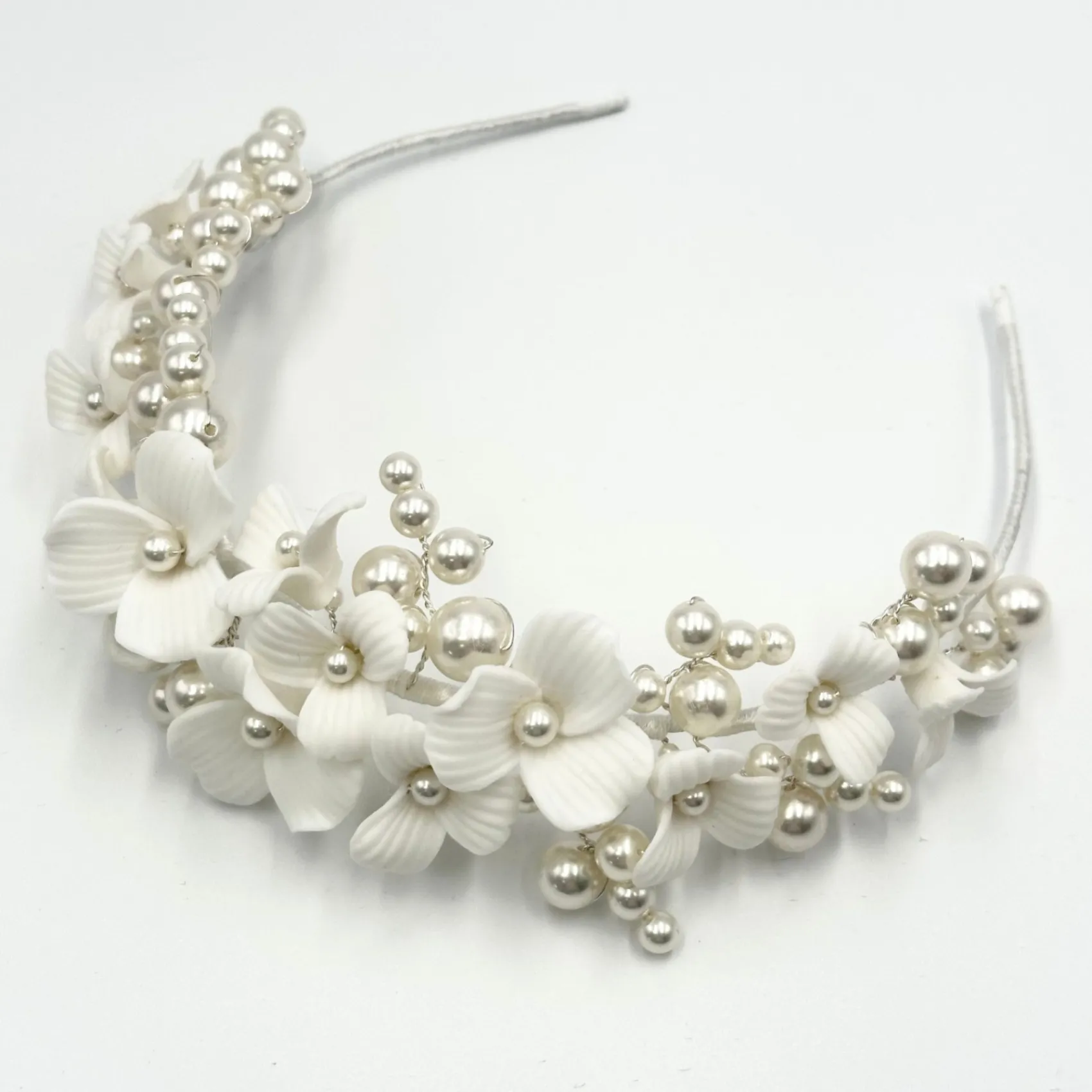 Beads & Beyond Bloomsbury Elfenbein Keramik Blume und Perle Hochzeit Tiara* Perlen-haarschmuck | Silberne Haar-accessoires