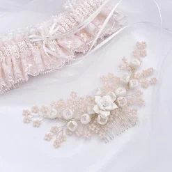 Lace & Favour Blossom Porzellan Blumen und Blush Perlen Hochzeit Haarkamm* Perlen-haarschmuck | Silberne Haar-accessoires