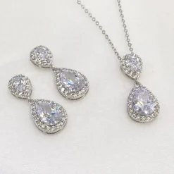 Lace & Favour Celeste Chic Crystal verschönert Anhänger Halskette (Silber)* Silberner Abschlussball-schmuck | Abschlussball-halsketten