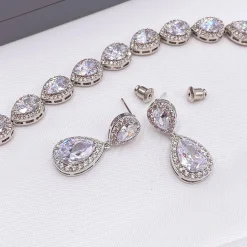 Lace & Favour Celeste Chic Kristallverzierte Hochzeits-Ohrringe (Silber)* Silberner Abschlussball-schmuck | Abschlussball-ohrringe