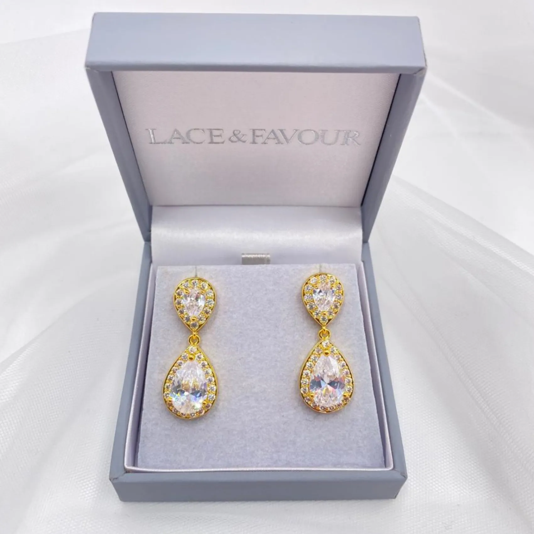 Lace & Favour Celeste Chic Kristallverzierte Hochzeits-Ohrringe (Gold)* Geschenke Für Brautjungfern | Kristall-hochzeitsschmuck
