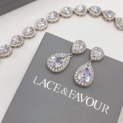 Lace & Favour Celeste Chic Kristallverzierte Hochzeits-Ohrringe (Silber)* Silberner Abschlussball-schmuck | Abschlussball-ohrringe