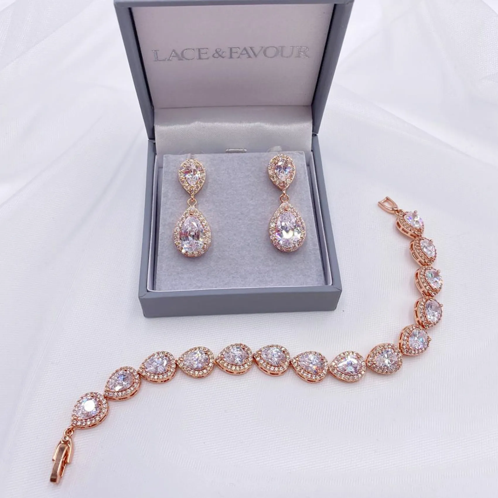 Lace & Favour Celeste Chic Kristallverzierte Hochzeits-Ohrringe (Rose Gold)* Geschenke Für Brautjungfern | Kristall-hochzeitsschmuck