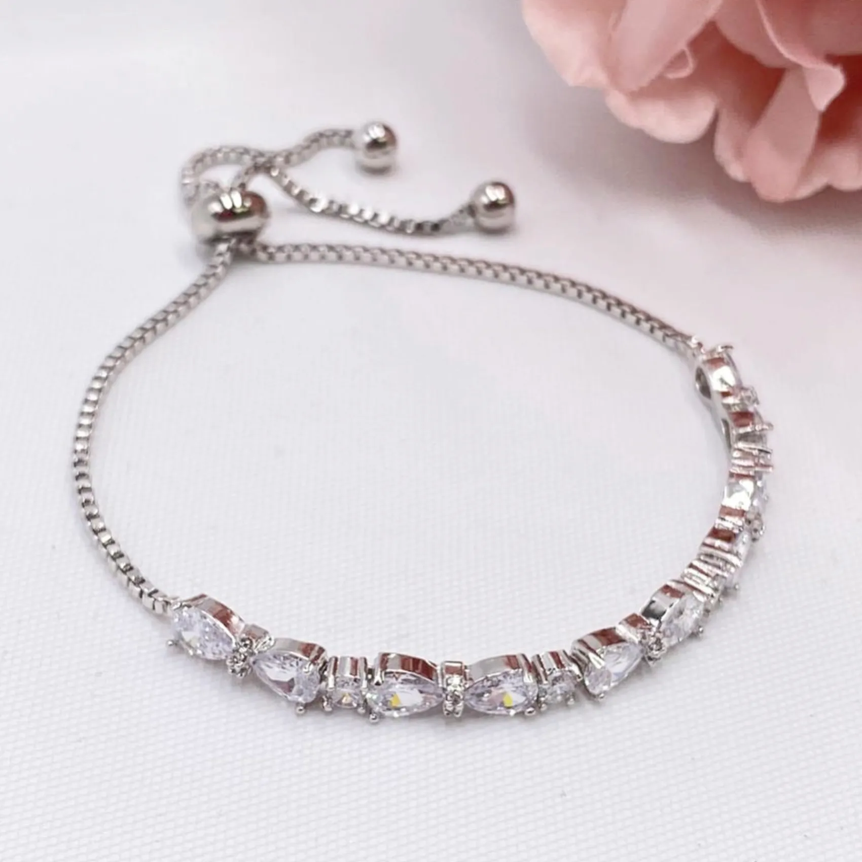 Lace & Favour Charlee Chic Cubic Zirkonia Hochzeitsarmband (Silber)* Silberner Abschlussball-schmuck | Prom Armbänder