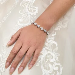 Lace & Favour Chelsea Leaf und Teardrop Kristall Hochzeitsarmband* Silberner Abschlussball-schmuck | Prom Armbänder