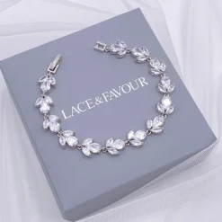 Lace & Favour Chelsea Leaf und Teardrop Kristall Hochzeitsarmband* Silberner Abschlussball-schmuck | Prom Armbänder