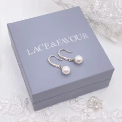 Lace & Favour Chloe Zierliche Perlentropfen-Ohrringe* Geschenke Für Brautjungfern | Perlen-hochzeitsschmuck