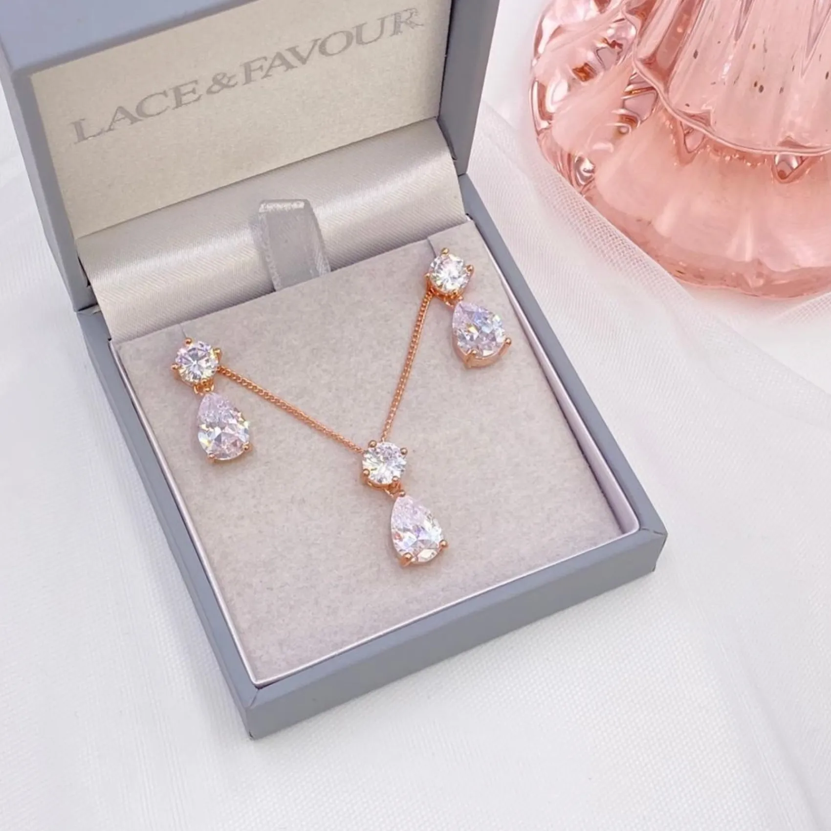 Lace & Favour Cleo Rose Gold Teardrop Cubic Zirkonia Hochzeit Schmuck Set* Geschenke Für Brautjungfern | Geschenke Für Die Braut
