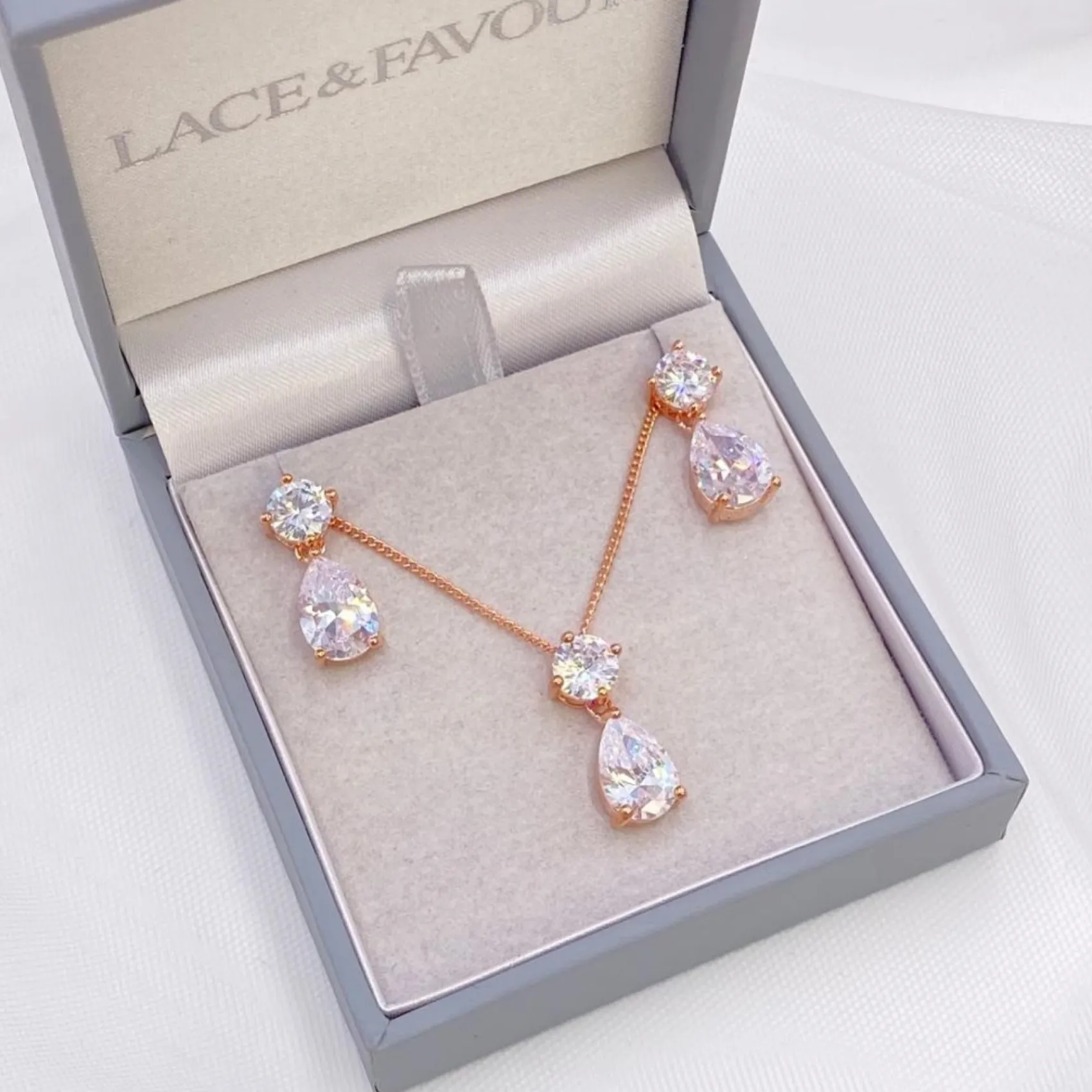 Lace & Favour Cleo Rose Gold Teardrop Cubic Zirkonia Hochzeit Schmuck Set* Geschenke Für Brautjungfern | Geschenke Für Die Braut