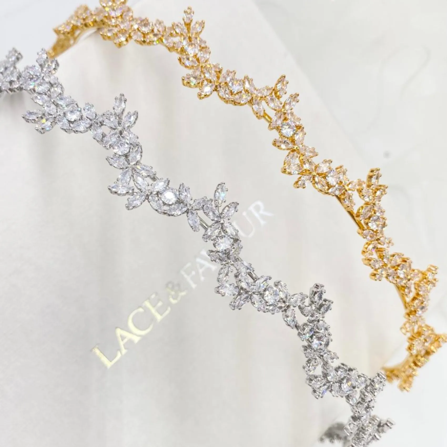 Lace & Favour Cortez Silber zierliche kubischer Zirkonia Hochzeit Stirnband* Abschlussball-haarbänder & Tiaras | Haarschmuck Aus Kristall