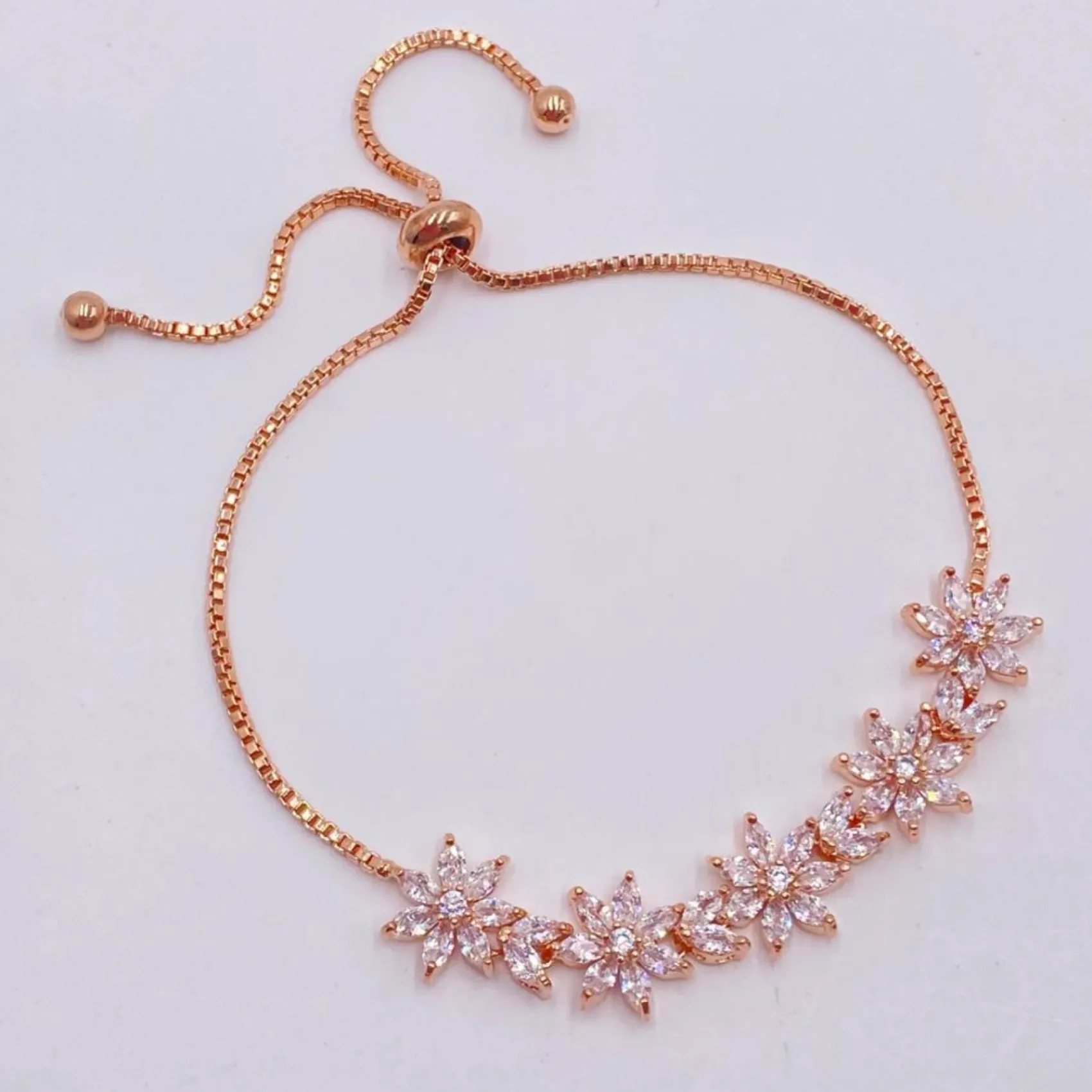 Lace & Favour Daisy Rose Gold Floral Crystal Verstellbares Armband* Geschenke Für Brautjungfern | Kristall-hochzeitsschmuck