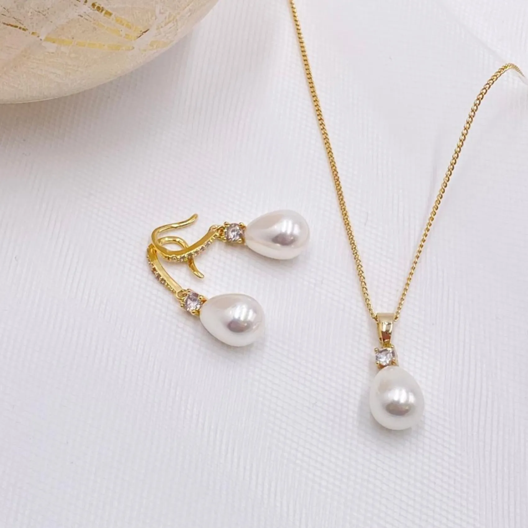 Lace & Favour Dolci Gold Kristall und Teardrop Perle Brautschmuck Set* Geschenke Für Brautjungfern | Geschenke Für Die Braut