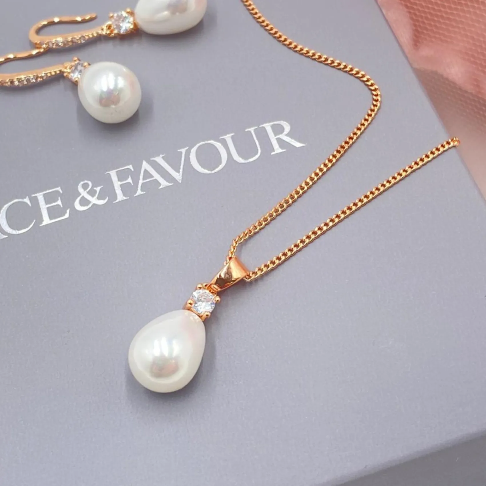 Lace & Favour Dolci Rose Gold Teardrop Perlen Anhänger Halskette* Geschenke Für Brautjungfern | Geschenke Für Die Braut